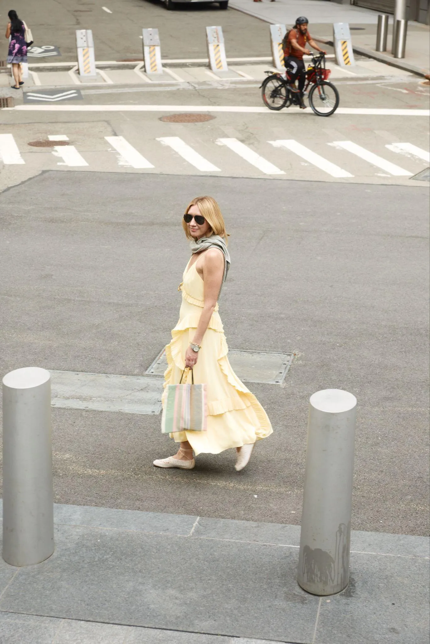 10 Chic City Outfits That Capture the Energy of Summer—with a Modern Twist